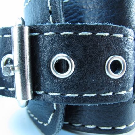 Черные кожаные наручники #51022