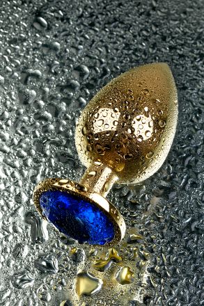Анальная втулка Gold Large с кристаллом цвета сапфир